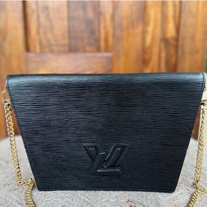 Louis Vuitton Epi Twist Crossbody Clutch.